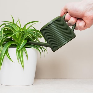 モダンな室内用じょうろ（カラーバリエーション豊富） – 観葉植物のためのミニマルデザイン – ホームウェアギフト