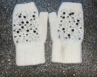 Cream Gloves with Swarovski Crystals and Pearls