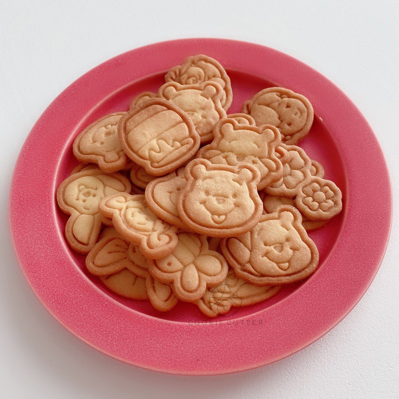 16 types Cute Cartoon Pooh Butter Animal Cookie Mold,Cookie Cutter Cake Mold,Fondant Decorating Cutter,Paste Tools Cupcake Cake Accessories
