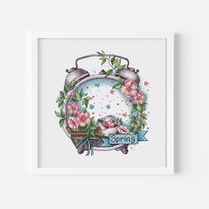 Patrón de punto de cruz de corona de primavera, adorno de primavera, mariposa en punto de cruz, flor en punto de cruz, corona de despertador, descarga instantánea en PDF