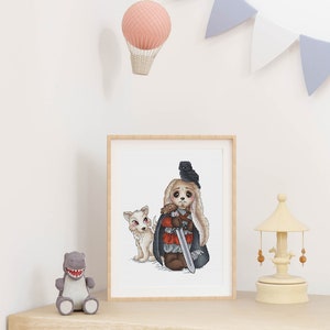 Puede incluir: Bordado de punto de cruz de un juguete de peluche vestido como un personaje de la serie de televisi&oacute;n Juego de Tronos. El juguete sostiene una espada y tiene un cuervo en la cabeza. Un perro de peluche blanco est&aacute; a su lado.