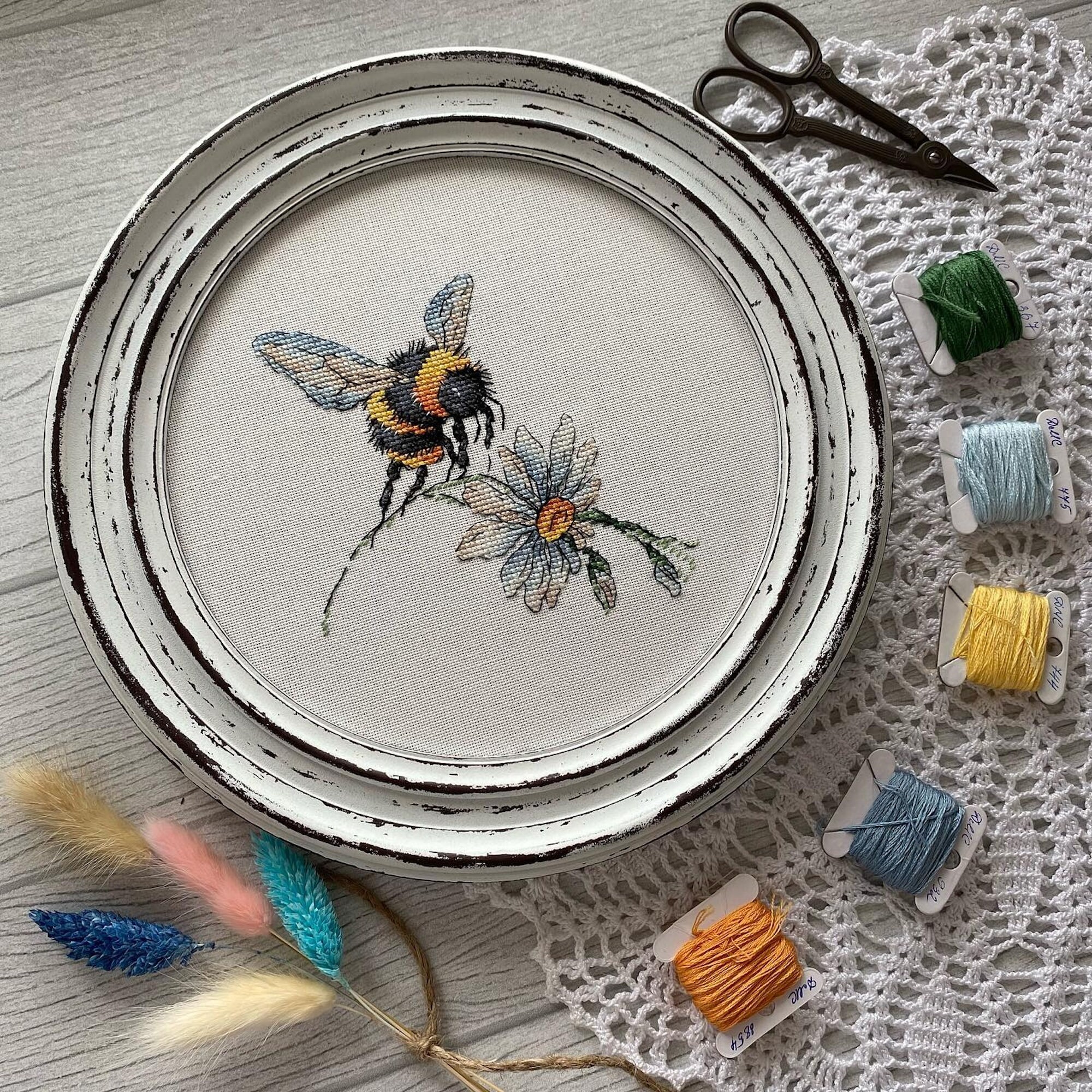 バンブルビーのクロスステッチパターンPDF、森の昆虫クロスステッチ