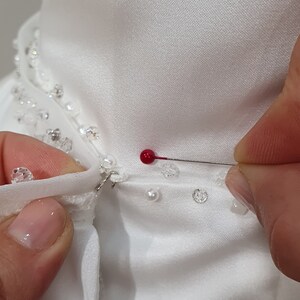 Attachment with hooks of satin overskirt