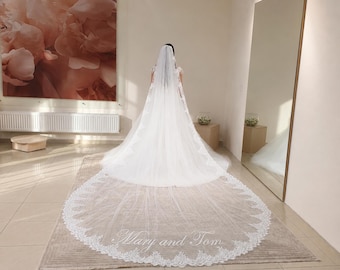 Personalisierter, bestickter Hochzeitsschleier mit Spitzenbesatz, maßgefertigter Brautschleier
