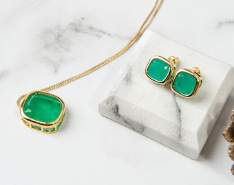 Collana in oro smeraldo, collana di pietra di nascita di maggio, solitario di pietre preziose fatto a mano, Angelina Jolie, regalo unico di gioielli per la festa della mamma, il suo compleanno