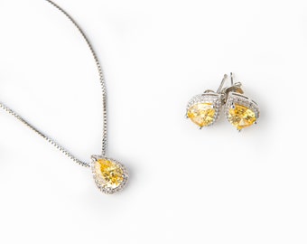 Ensemble jaune de collier de pierre gemme de saphir, collier minimaliste de pierre de naissance, bijoux d’anniversaire pour elle, cadeau unique de fête des mères, cadeau pour la femme