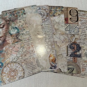Peut inclure: Un ensemble de cinq intercalaires pour agenda avec des motifs de collage de style vintage. Les images incluent un portrait, une boule de cristal, des cartes célestes, des chiffres, des illustrations botaniques et des textures de papier vieilli.