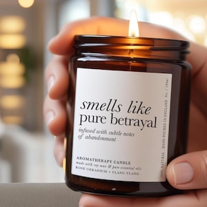 Vela con aroma a traición: un divertido regalo de despedida con cera de soja aromática. imagen 1