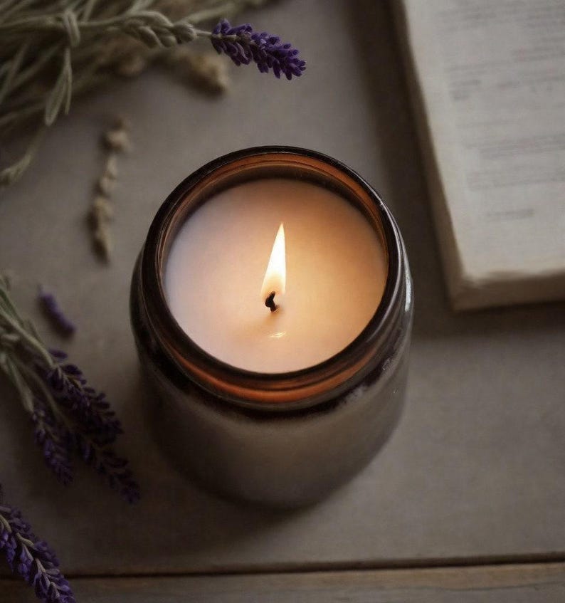 Vela con aroma a traición: un divertido regalo de despedida con cera de soja aromática. imagen 2
