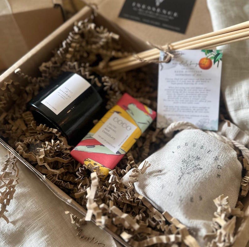 Vela con aroma a traición: un divertido regalo de despedida con cera de soja aromática. imagen 4