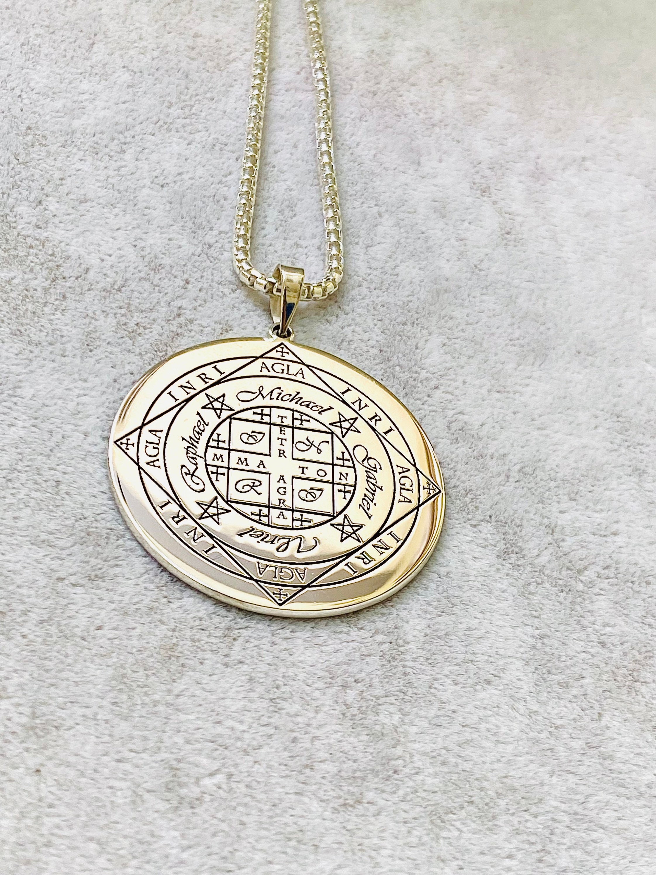 Amuletos De Proteccion Y Para Buena Suerte Contra La Brujeria Medallon  Jewelry