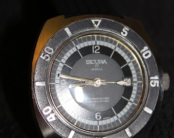 Sicura Men’s Diver 1970’s Watch Mechanical hand winding - Swiss Made - in excellent working condition - Breitling - Black and Gray Dial