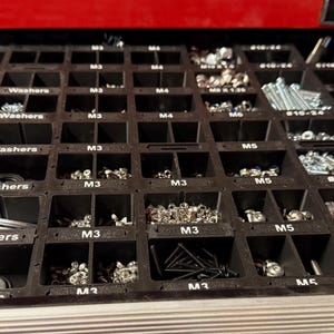 Juego de 8 contenedores y etiquetas modulares para almacenamiento de hardware impresos en 3D