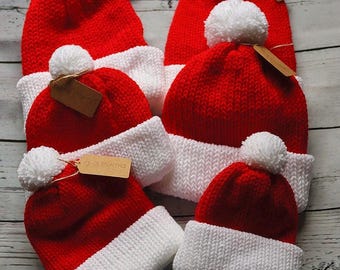 Bonnet de Noël tricoté à la main avec pompon