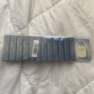 12-pak dolce & gabbana lichtblauwe herenflaconkaart 0,05 fl.oz/1,5 ml nieuwe monsterbuisjes