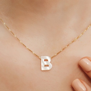 Collar de letras de nácar, elegante gargantilla MOP, amuletos personalizados, collares en capas, regalo del día de la madre
