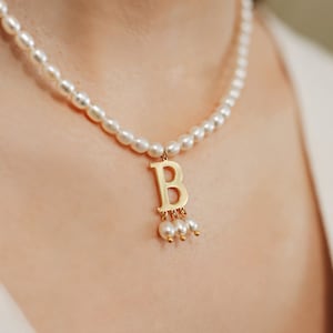 Collier initiale de perles, collier Anne Boleyn, bijoux médiévaux Tudor, collier de perles d'eau douce, cadeau de fête des mères