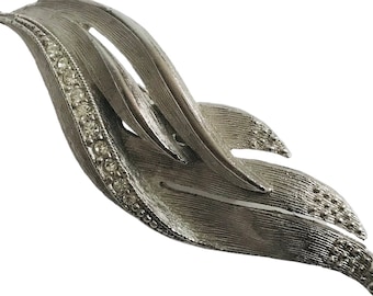 Silvertone Leaf Vintage Brooch, Mid Century Florentine Finish Brooch Pin, Rhinestone Accents, Retro Swirl Pin, Classic Design Lapel Hat Pin