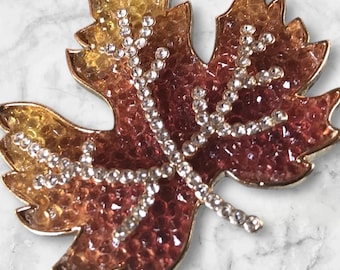 Vintage Autumn Lapel Leaf Pin, Harvest Gold Toasty Spice Color Crystals Clear Crystal Leaf Veins, Gold-tone Mounting, Secure Safety Clasp