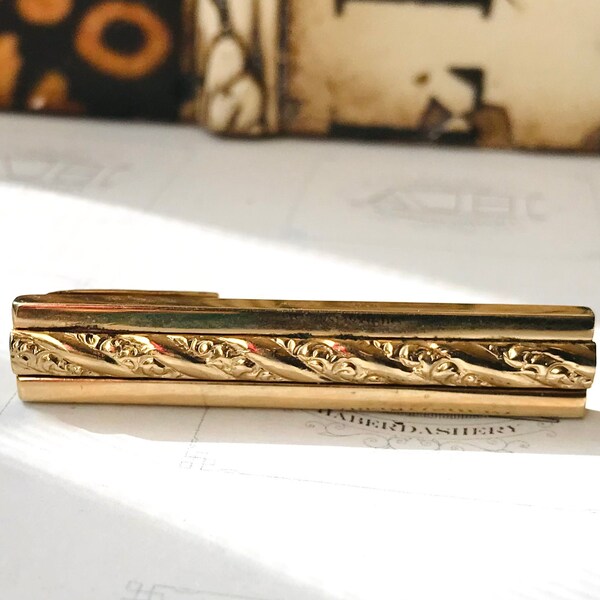 Vintage 1950s Jewelry, Decorated Gold Tone Vintage Tie Clip, Mid Century Retro Tie Bar with Renaissance Ornate Pattern, Classic Groom Gift