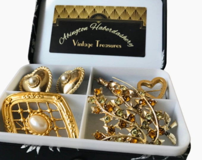 Valentine Vintage Treasure Gift Set, Goldtone Brooch Bar Pin Set, Heart Pin, Heart Earrings in Goldtone Pearl 70s to 80s