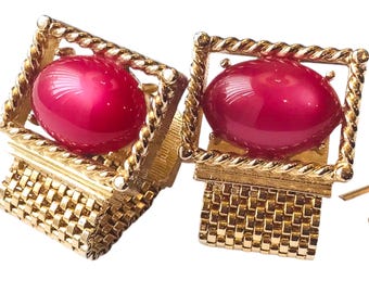Light Cranberry Cabochon Vintage Cuff Links Tie Pin Set, Gold tone Casing Wrap Chain,