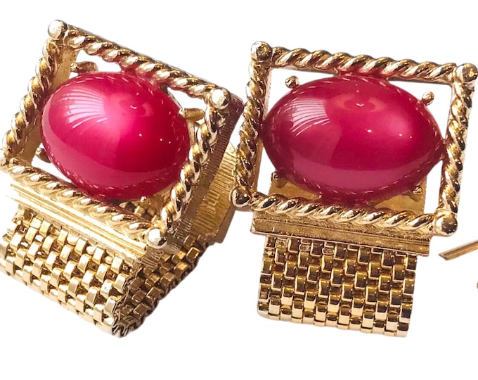Light Cranberry Cabochon Vintage Cuff Links Tie Pin Set, Gold tone Casing Wrap Chain,