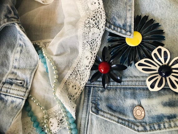 Vintage Metal Flower Pins, Three Enameled Colorfu… - image 10