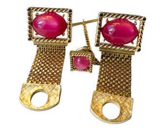 Light Cranberry Cabochon Vintage Cuff Links Tie Pin Set, Gold tone Casing Wrap Chain,