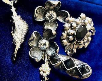 Classy 70s 80s Vintage Treasure Gift Set Silver-Tone with Black Jewelry Ring Brooch Earring Set Gift for Her
