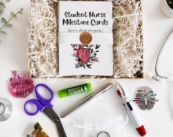 Studenten Krankenschwester Geschenkbox | Krankenpflege Studenten Geschenk | Krankenschwester Platzierung Essentials | Future Nurse Survival Kit | Meilensteinkarten für Krankenschwester |