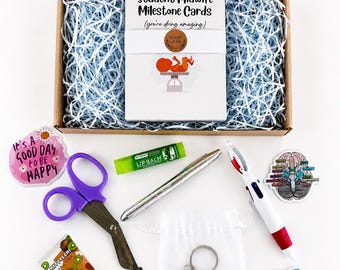 Geschenk für Hebammen | Hebammen Geschenk | Pflege & Geburtshilfe Essentials | Platzierung Survival Kit | Meilensteinkarten für Hebammen