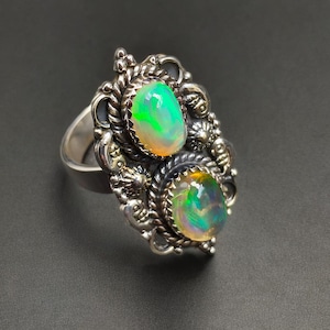 Feuer äthiopischer Opalring, einstellbarer Sterlingsilber-Edelsteinschmuck, handgemachter Oktober Geburtsstein