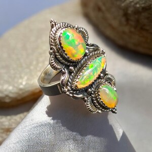 Äthiopischer Opalring aus Sterlingsilber, verstellbarer handgemachter Schmuck, zierliches Geschenk für Sie