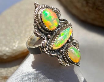 Anillo de plata de ley con ópalo etíope: Joyería con piedras preciosas ajustable
