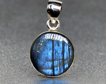 Handgemaakte labradoriethanger: 925 sterlingzilveren ringsetting