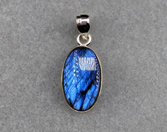 Handmade Oval Labradorite Pendant: 925 Sterling Silver Bezel