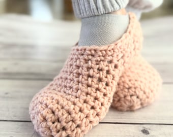 Handknit Slipper Socks: Bulky Acrylic, Cozy Indoor Footwear