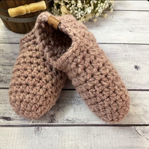 Knit house shoe, Warm footwear for adults, Homemade slippers Valentine gift, Cozy crochet socks, Gender neutral slip on, Soft bedroom sock image 4