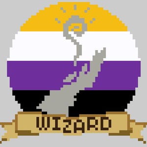 Puede incluir: Una insignia circular con un esquema de color amarillo, blanco, morado y negro. La insignia presenta una espiral gris estilizada con un diseño de sol en la parte superior. El texto "WIZARD" está escrito en una pancarta marrón en la parte inferior.