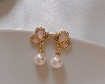 Orecchini pendenti a farfalla in oro: perle d'acqua dolce da 7,5-8 mm