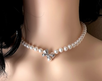 Collana con fiocco di perle Keshi bianche non nucleate da 8-9 mm / Perle d'acqua dolce di forma quasi rotonda / Perle d'acqua dolce / Kelsey