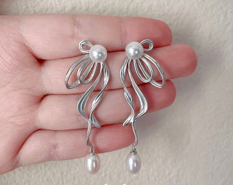 Orecchini pendenti con perle d'acqua dolce: nastro in argento sterling