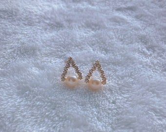 Christmas tree triangle pearls stud earrings | 925 Sterling Silver | customized button-shape pearls | EAP-29