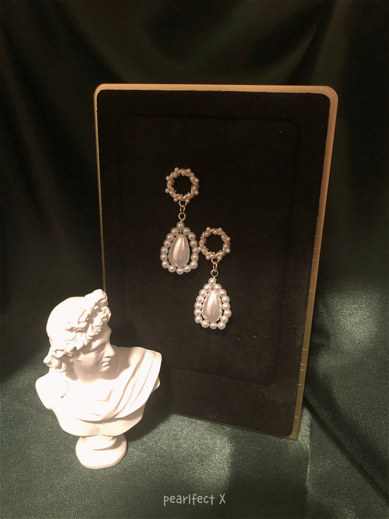 Pearls dangle earrings vintage style Vintage earrings flower wreath earrings Valentines gift