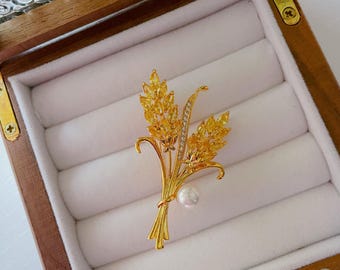 Spilla a forma di spiga di grano con perle bianche da 7,8 mm / forma rotonda / perle d'acqua dolce / placcata oro / Ceres