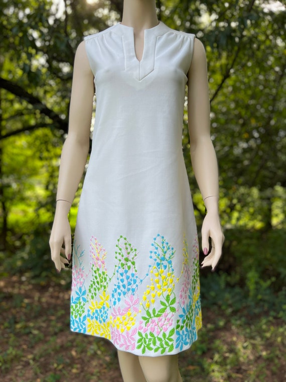 White 60s sleeveless embroidered pastel floral dre