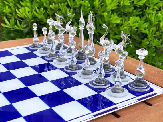 手作り吹きガラスのムラーノガラスチェスセット：青いガラスのボードと