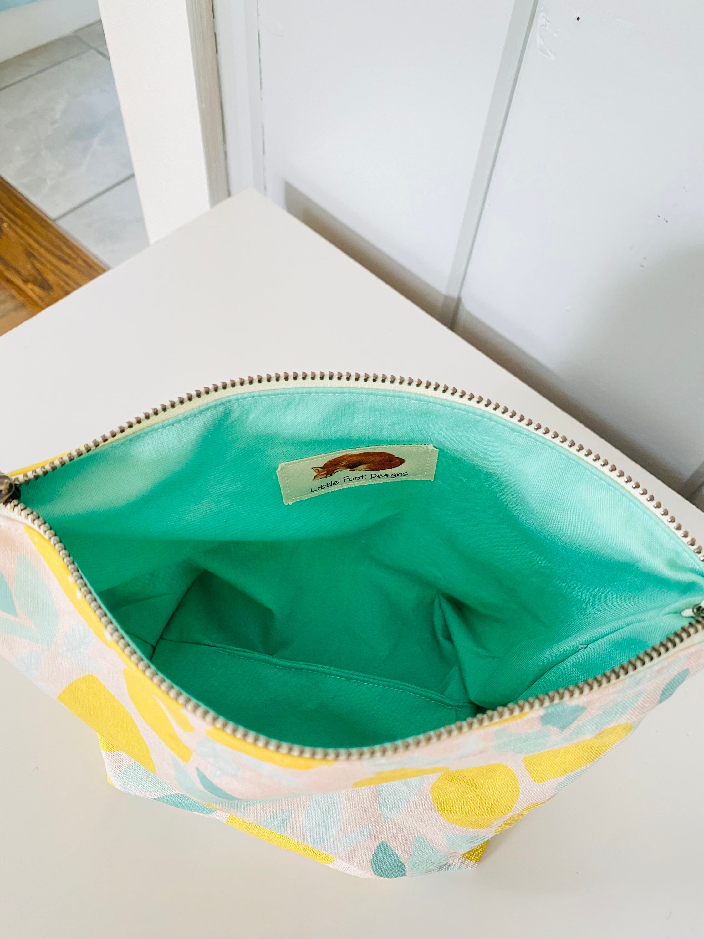 Lemon Handmade Zipper Pouch, Make up Bag, Medium Size Zipper Pouch, Purse  Organizer, Linen Zipper Bag, Cosmetic Bag 