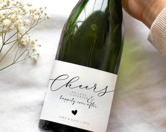 Amor, risas, felices para siempre. Etiqueta personalizada para botella de champán con la frase "Comprometidos, ¡Salud!". Personalizada para la pareja: novios. Boda.